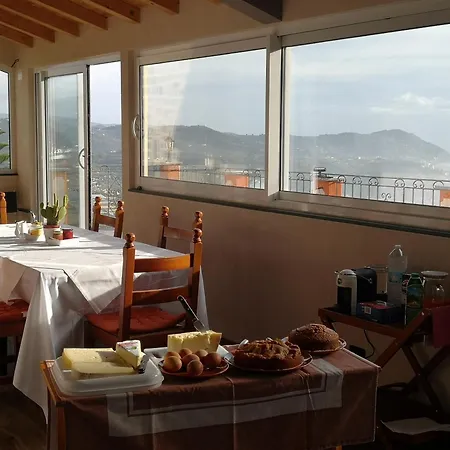 Casa Leonardo A Poggi * Imperia