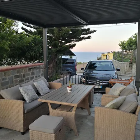 Casa Leonardo A Poggi * Imperia