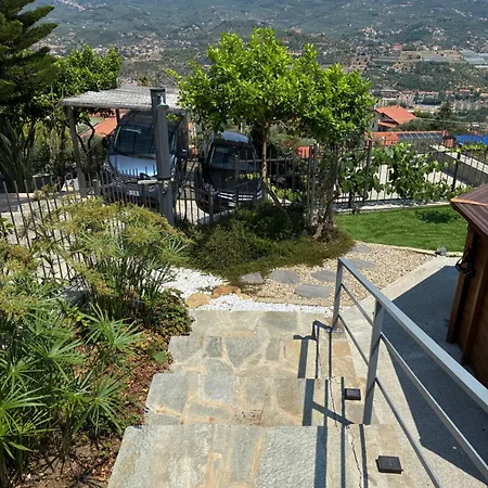Casa Leonardo A Poggi بيت للعطل *