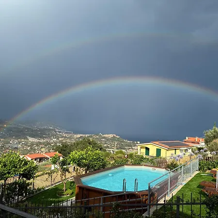 Casa Leonardo A Poggi بيت للعطل *