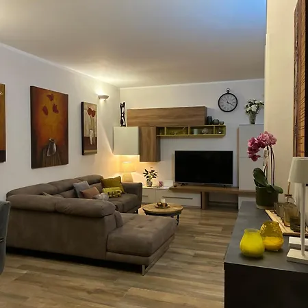 Casa Leonardo A Poggi بيت للعطل إمبيريا