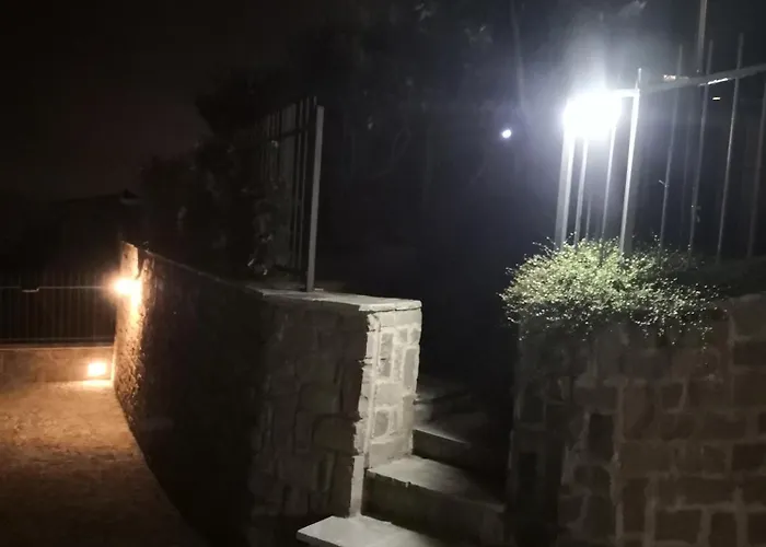 Casa Leonardo A Poggi Feriehus *